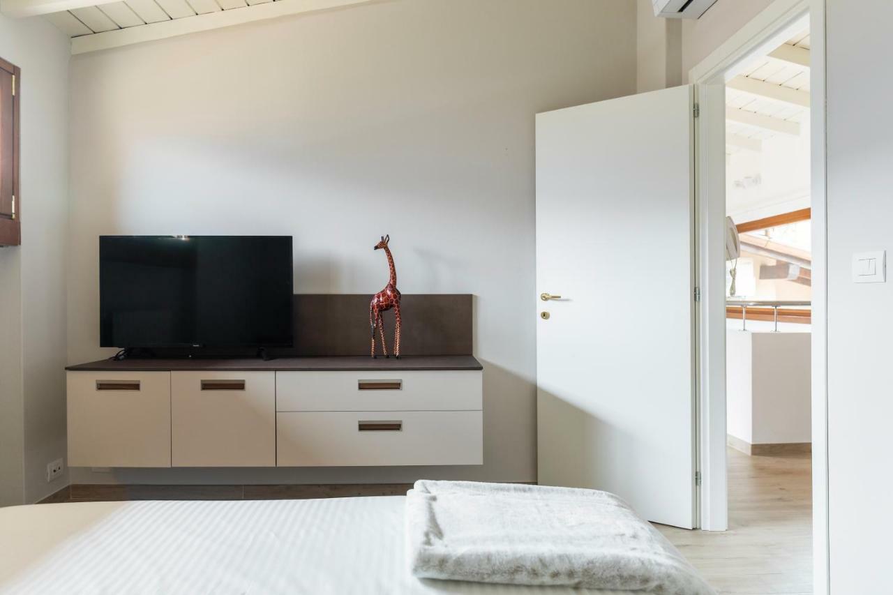 Mansarda I Cipressi Apartman Lenno Kültér fotó